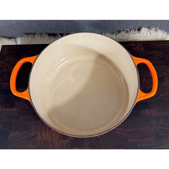 Le Crueset Signature Dutch Oven in Flame 4.5 Quart with Box - Picture 4 of 9